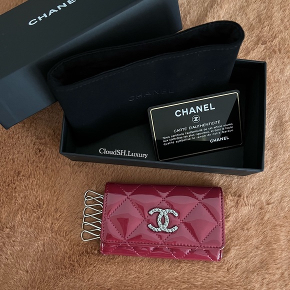 Auth Chanel Dark Pink Patent Quilted 6 Ring Key Holder - Great Condition - Picture 13 of 13